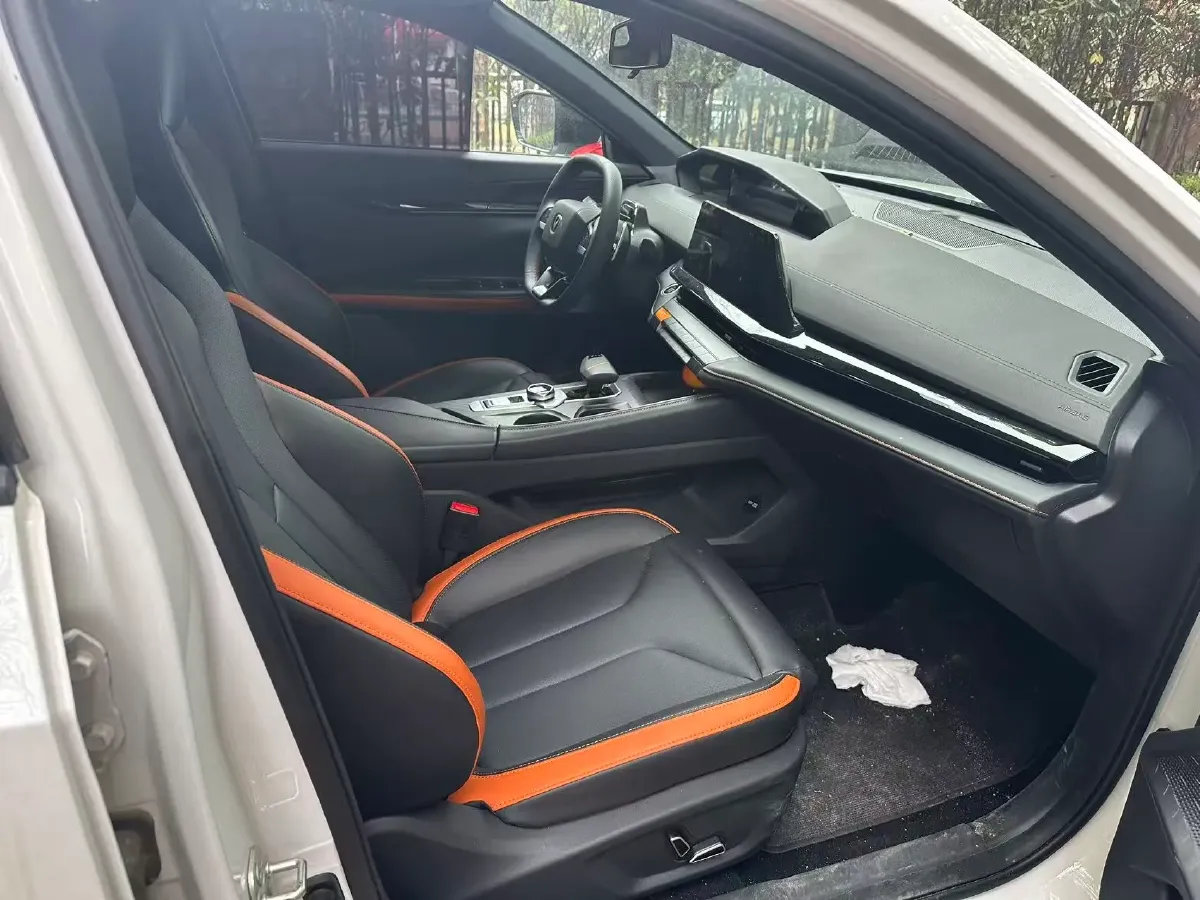 2025 ChangAn UNI-V 1.5T 192HP L4 7DCT,autocango,china used car exporter,china ev exporter,chinese used car exporter,chinese used ev exporter