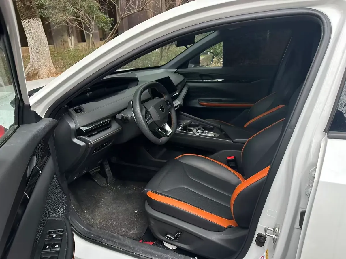 2025 ChangAn UNI-V 1.5T 192HP L4 7DCT,autocango,china used car exporter,china ev exporter,chinese used car exporter,chinese used ev exporter