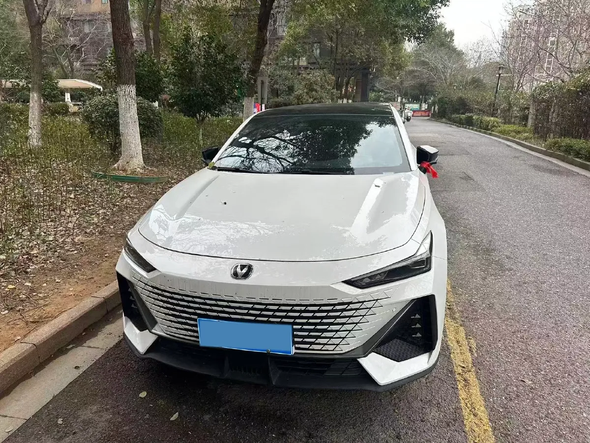 2025 ChangAn UNI-V 1.5T 192HP L4 7DCT,autocango,china used car exporter,china ev exporter,chinese used car exporter,chinese used ev exporter