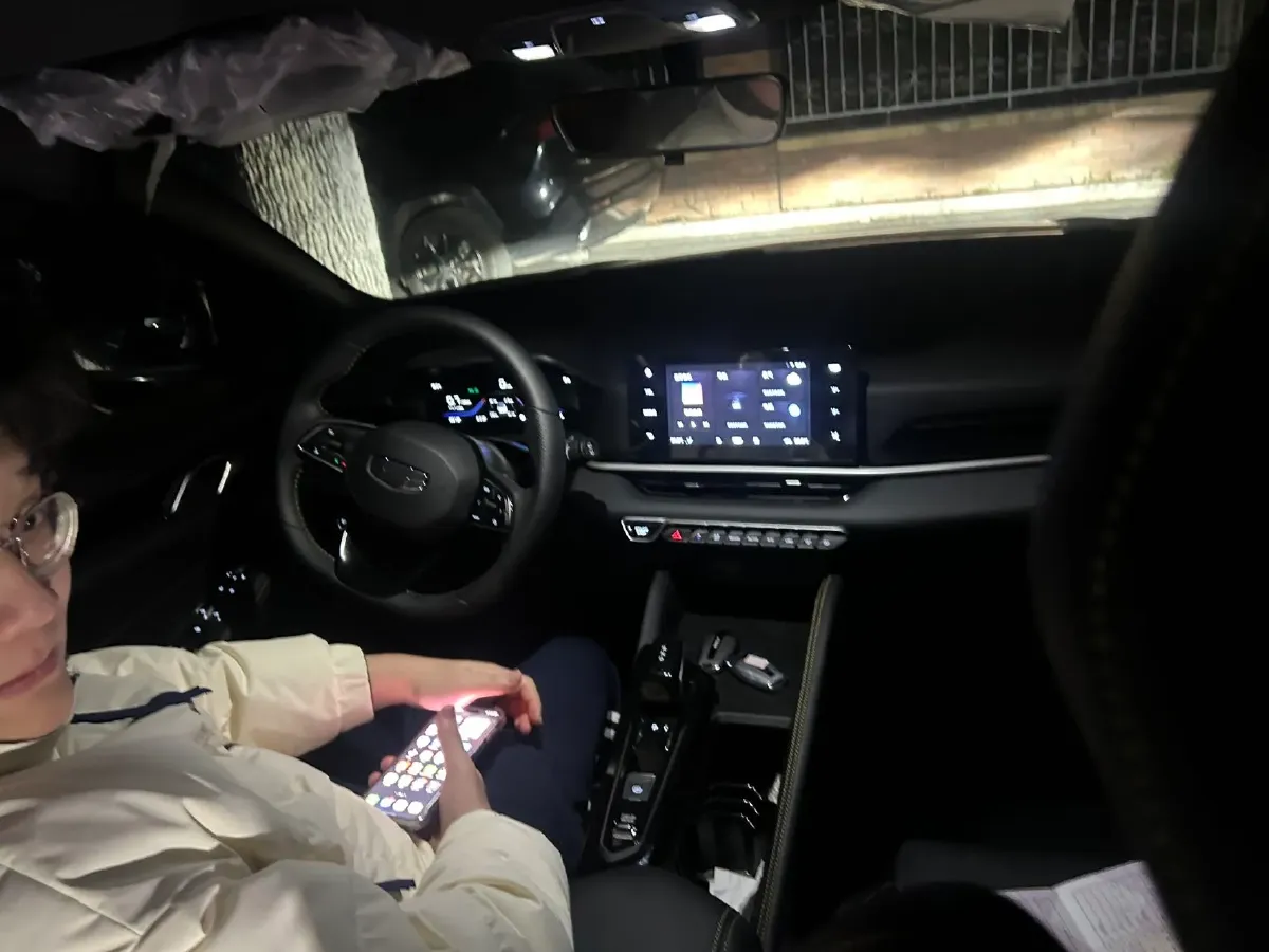 2025 Geely Coolray 1.5T 181HP L4 7DCT,autocango,china used car exporter,china ev exporter,chinese used car exporter,chinese used ev exporter