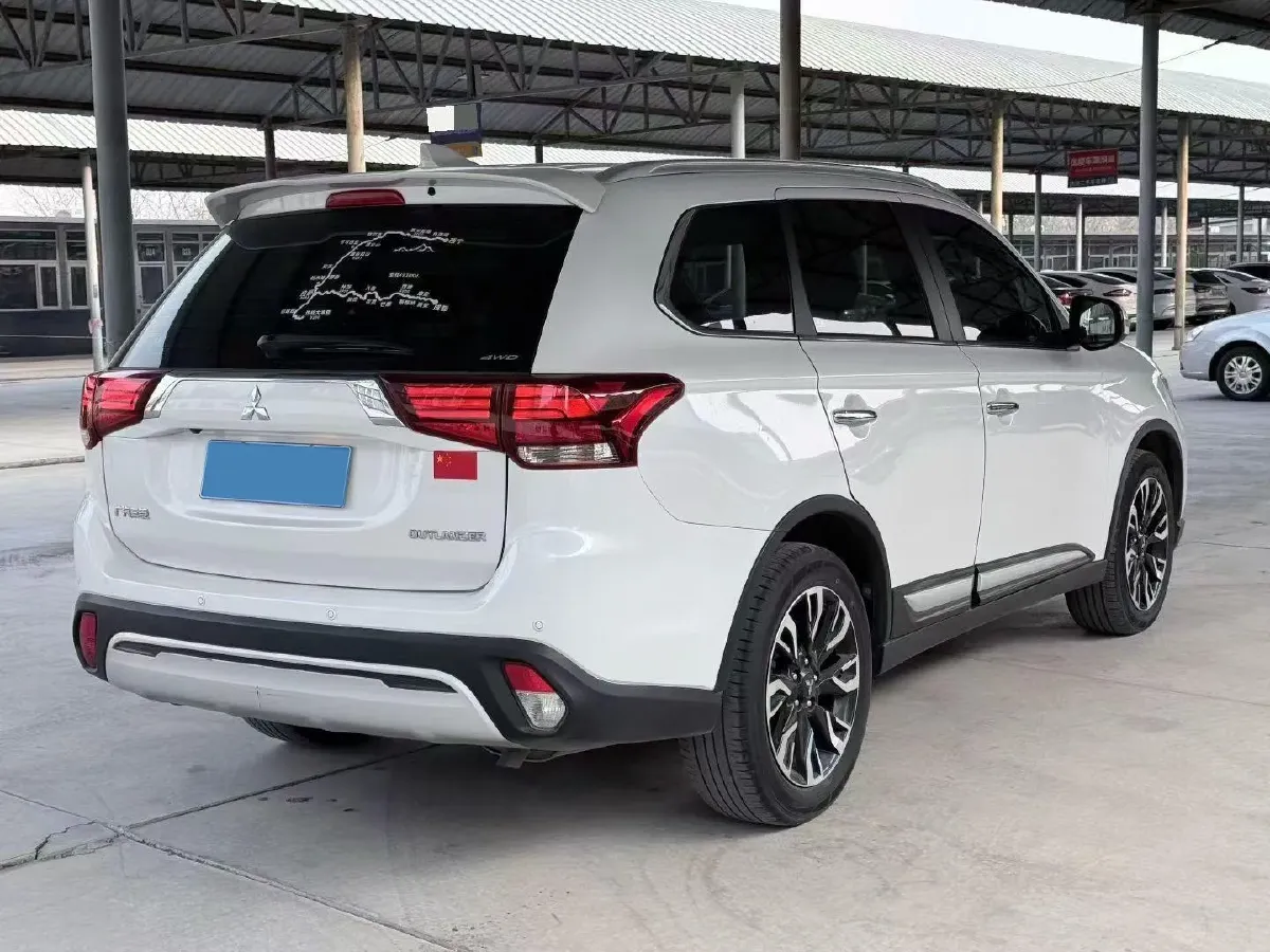 2020 Mitsubishi Outlander 2.4L 192HP L4 CVT,autocango,china used car exporter,china ev exporter,chinese used car exporter,chinese used ev exporter