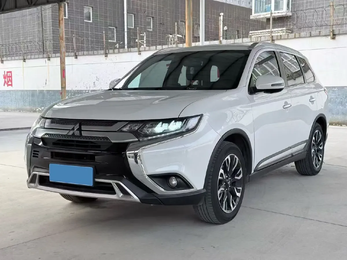 2020 Mitsubishi Outlander 2.4L 192HP L4 CVT,autocango,china used car exporter,china ev exporter,chinese used car exporter,chinese used ev exporter