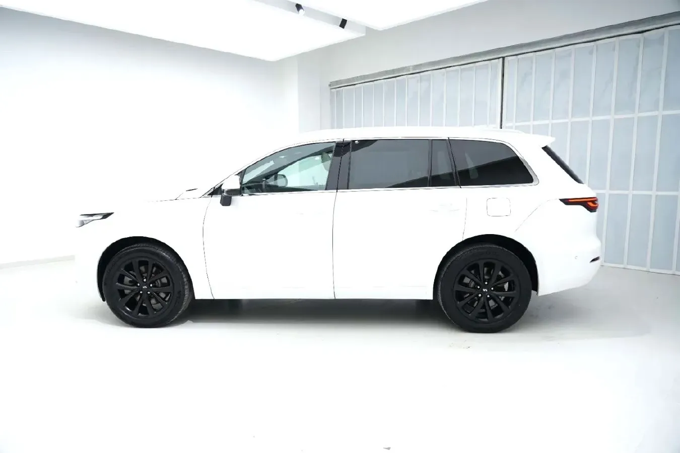 2021 Li ONE Range Extended 131HP REEV 40.5KWH,autocango,china used car exporter,china ev exporter,chinese used car exporter,chinese used ev exporter