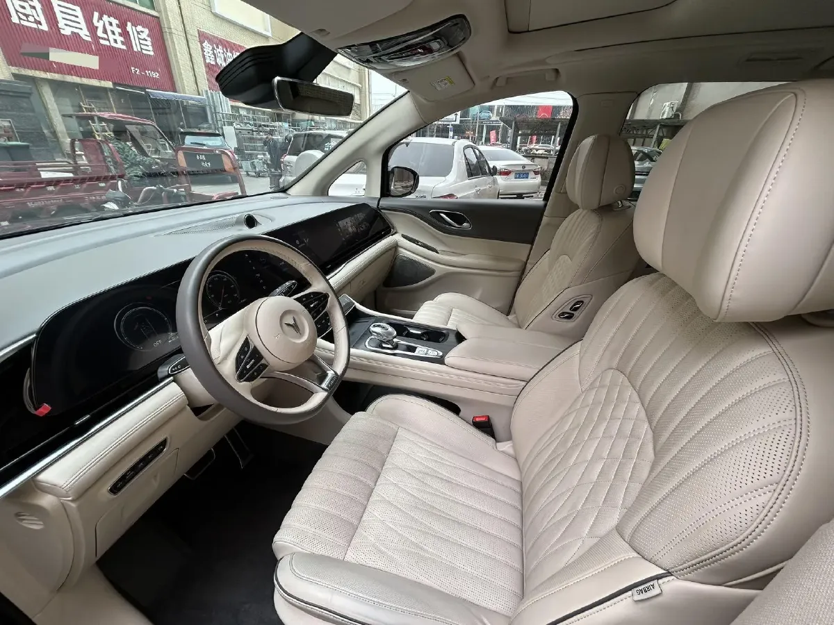 2022 Voyah Dream BEV 82KWH,autocango,china used car exporter,china ev exporter,chinese used car exporter,chinese used ev exporter