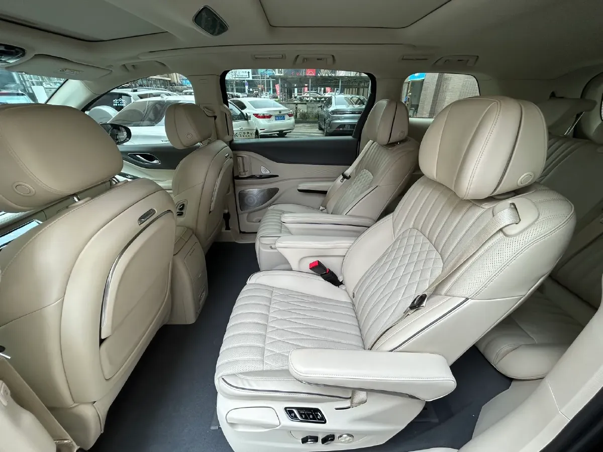 2022 Voyah Dream BEV 82KWH,autocango,china used car exporter,china ev exporter,chinese used car exporter,chinese used ev exporter