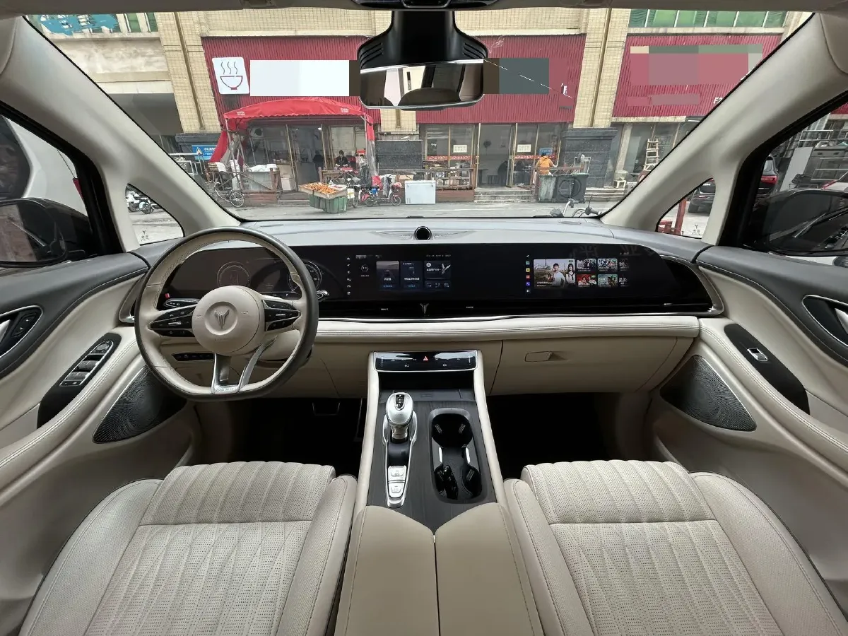 2022 Voyah Dream BEV 82KWH,autocango,china used car exporter,china ev exporter,chinese used car exporter,chinese used ev exporter