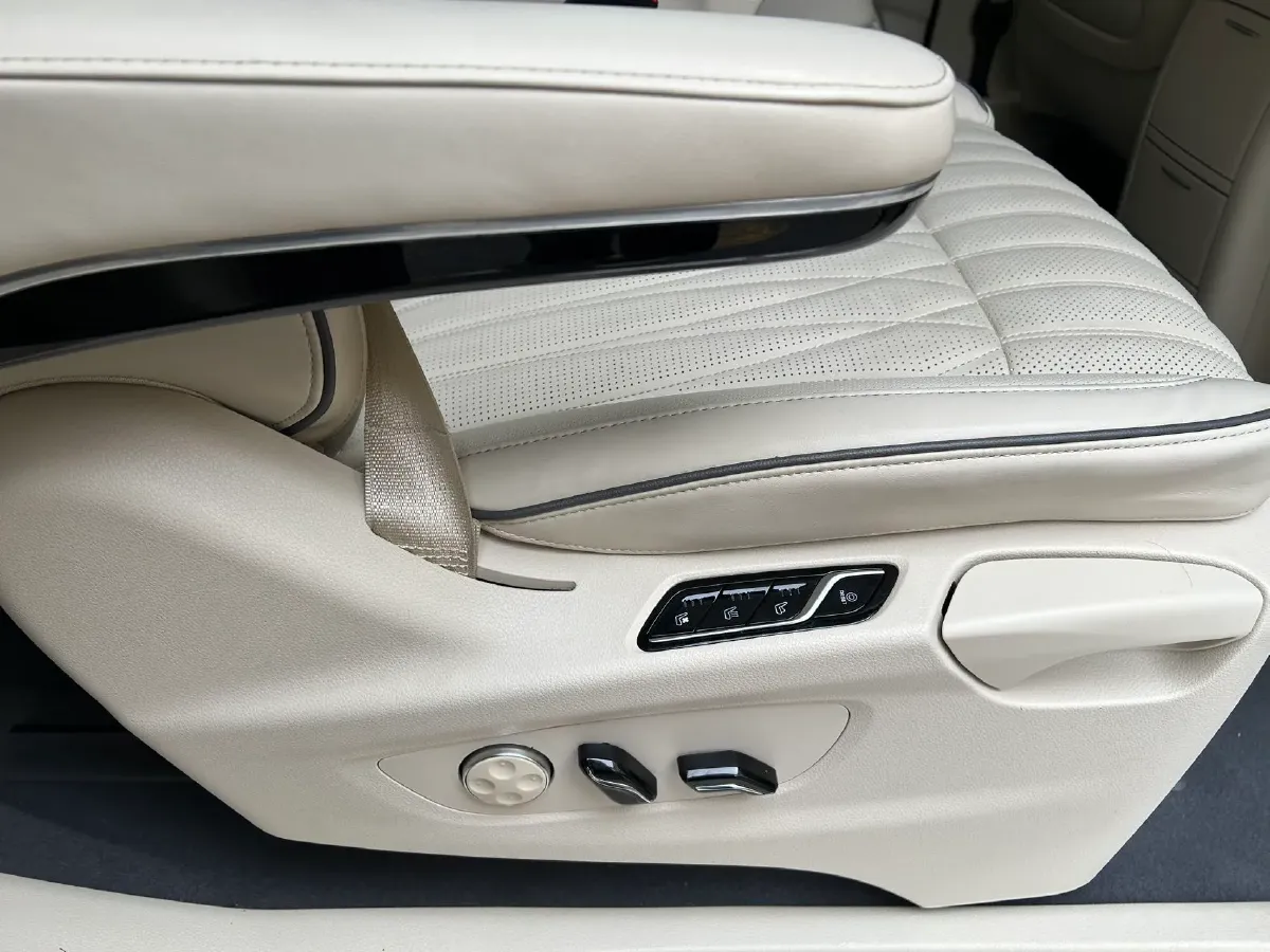 2022 Voyah Dream BEV 82KWH,autocango,china used car exporter,china ev exporter,chinese used car exporter,chinese used ev exporter