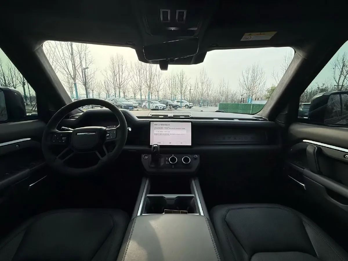 2025 Land Rover Defender 3.0T 400HP L6 8AT,autocango,china used car exporter,china ev exporter,chinese used car exporter,chinese used ev exporter