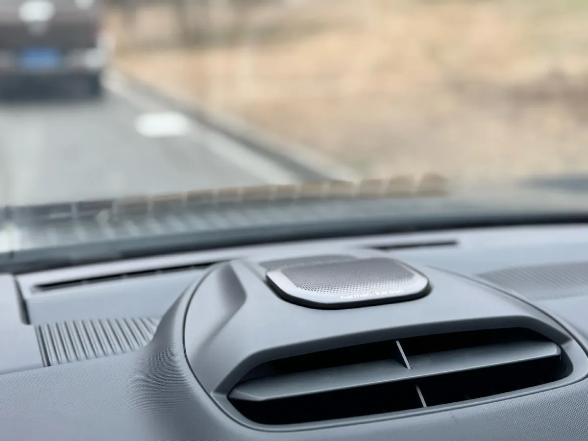 2024 LYNK&CO Z10 BEV 95KWH,autocango,china used car exporter,china ev exporter,chinese used car exporter,chinese used ev exporter