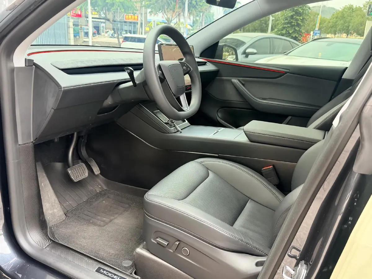 2025 Tesla Model Y BEV 62.5KWH,autocango,china used car exporter,china ev exporter,chinese used car exporter,chinese used ev exporter