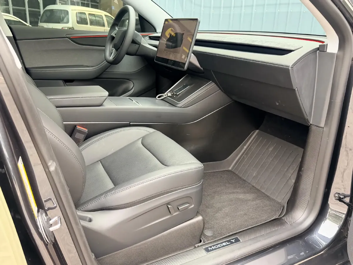 2025 Tesla Model Y BEV 62.5KWH,autocango,china used car exporter,china ev exporter,chinese used car exporter,chinese used ev exporter