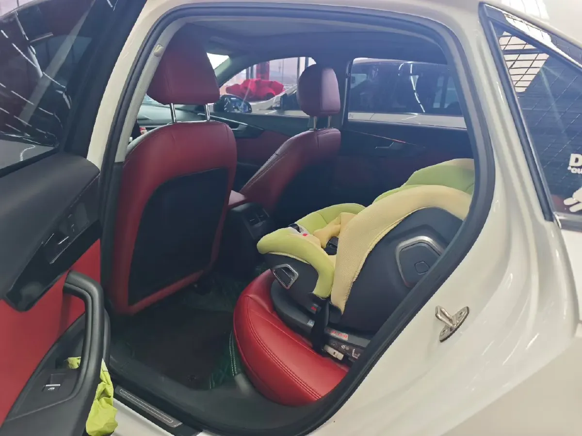 2019 Audi A4L 2.0T 190HP L4 7DCT,autocango,china used car exporter,china ev exporter,chinese used car exporter,chinese used ev exporter