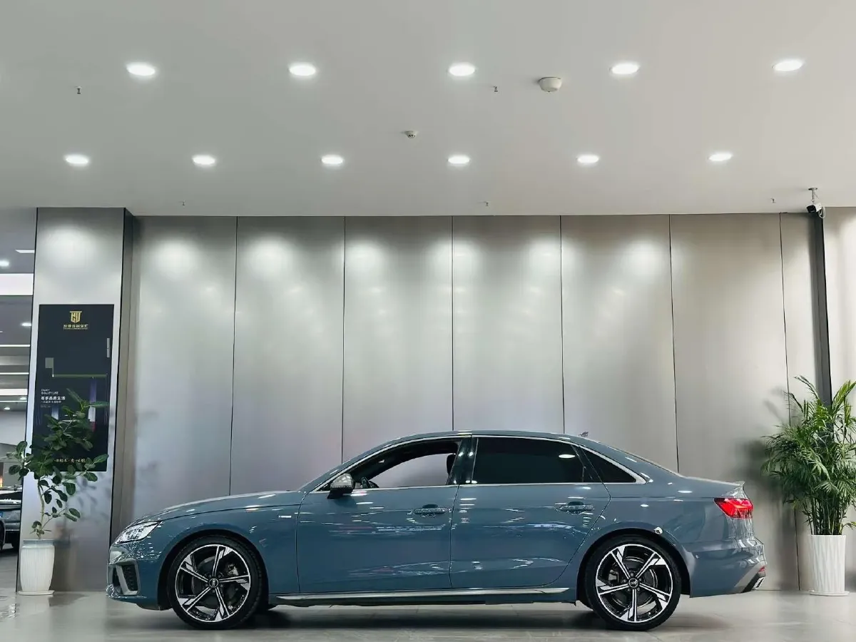 2022 Audi A4L 2.0T 190HP L4 7DCT,autocango,china used car exporter,china ev exporter,chinese used car exporter,chinese used ev exporter