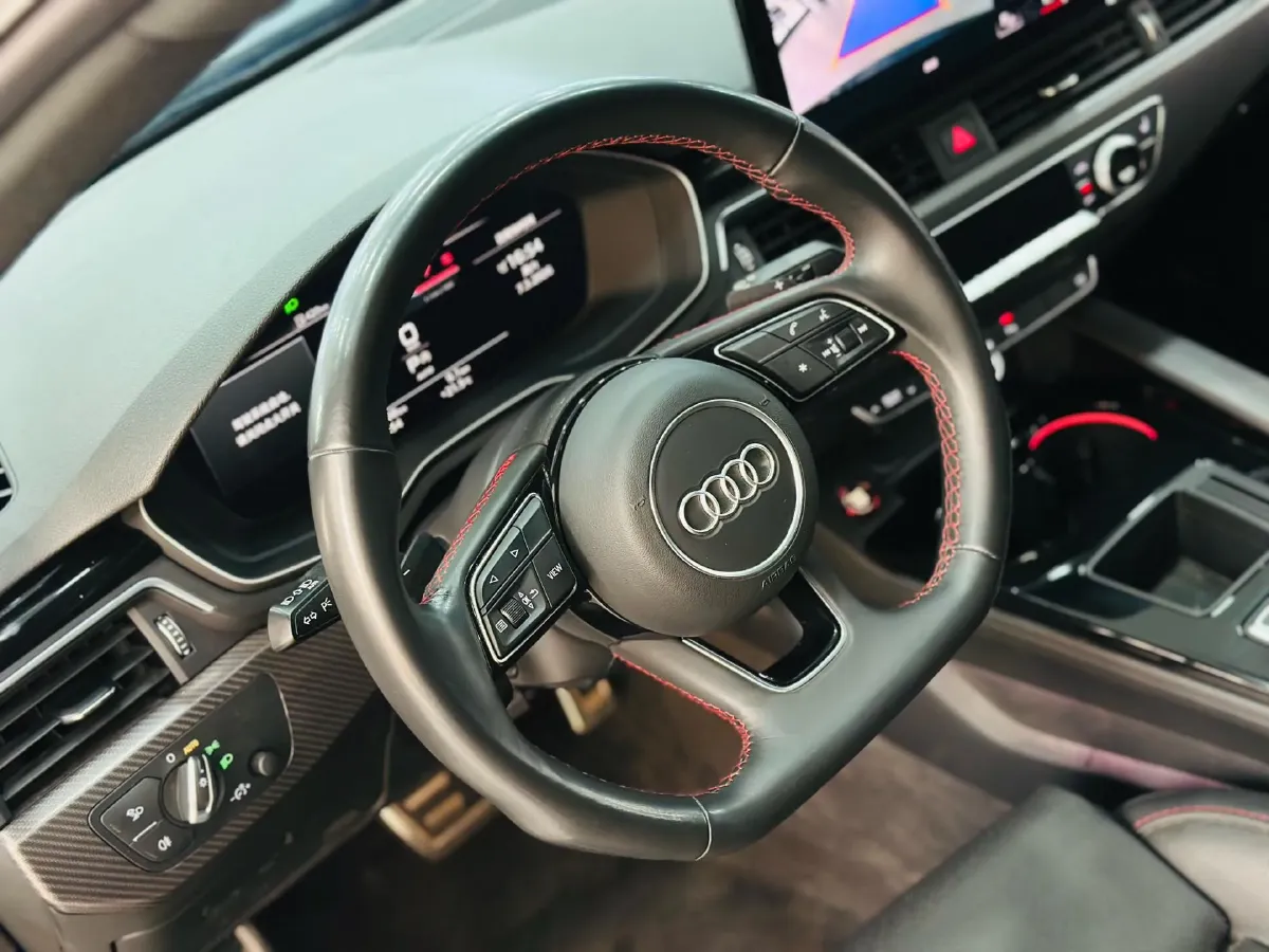 2022 Audi A4L 2.0T 190HP L4 7DCT,autocango,china used car exporter,china ev exporter,chinese used car exporter,chinese used ev exporter