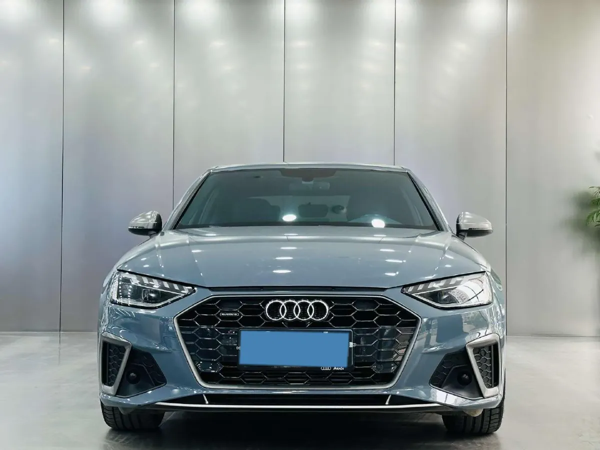 2022 Audi A4L 2.0T 190HP L4 7DCT,autocango,china used car exporter,china ev exporter,chinese used car exporter,chinese used ev exporter