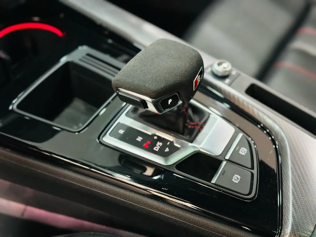 2022 Audi A4L 2.0T 190HP L4 7DCT,autocango,china used car exporter,china ev exporter,chinese used car exporter,chinese used ev exporter