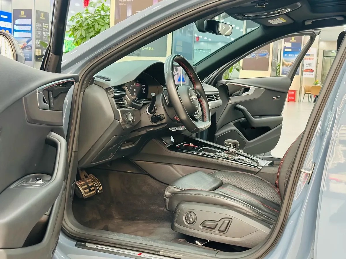 2022 Audi A4L 2.0T 190HP L4 7DCT,autocango,china used car exporter,china ev exporter,chinese used car exporter,chinese used ev exporter