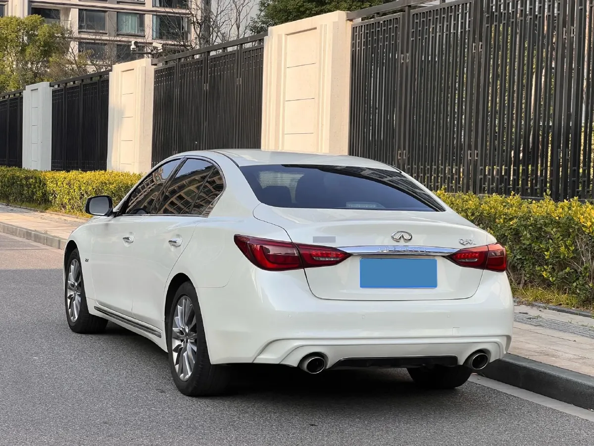 2018 Jeep Grand Commander 2.0T 265HP L4 9AT,autocango,china used car exporter,china ev exporter,chinese used car exporter,chinese used ev exporter