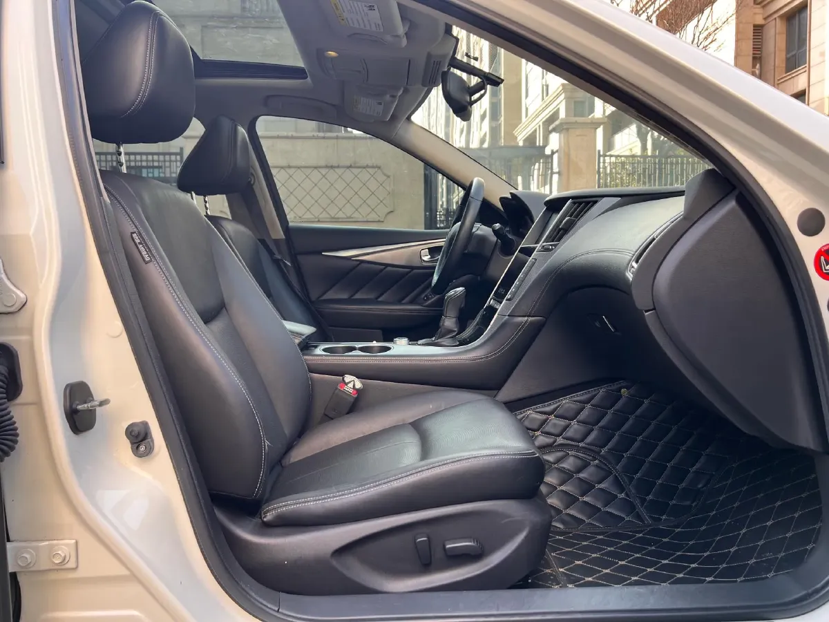 2018 Jeep Grand Commander 2.0T 265HP L4 9AT,autocango,china used car exporter,china ev exporter,chinese used car exporter,chinese used ev exporter