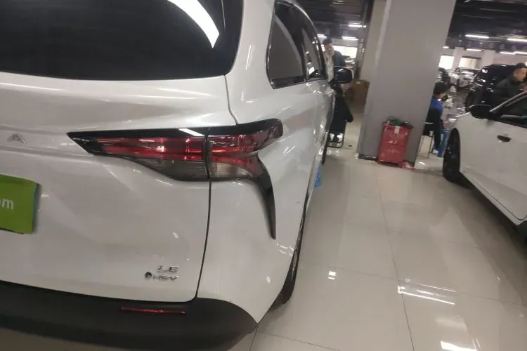 2023 Toyota Sienna 2.5L 189HP L4 E-CVT Hybrid,autocango,china used car exporter,china ev exporter,chinese used car exporter,chinese used ev exporter