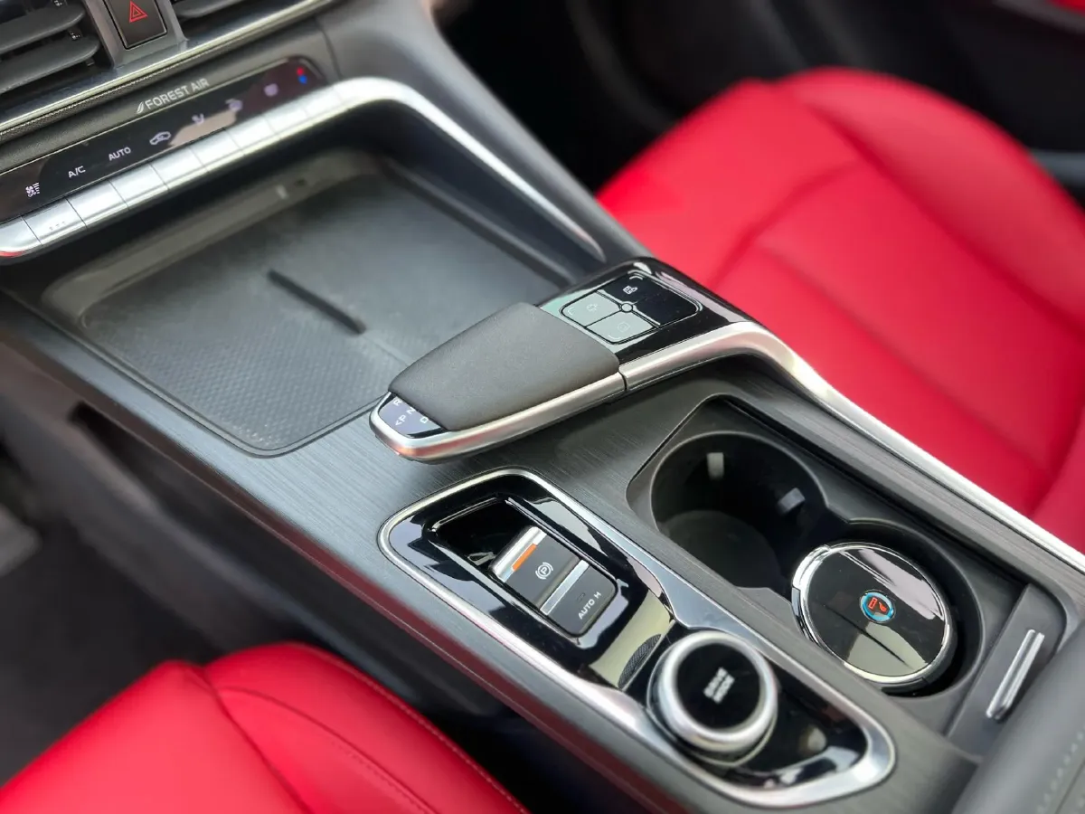 2020 ChangAn UNI-T 1.5T 180HP L4 7DCT,autocango,china used car exporter,china ev exporter,chinese used car exporter,chinese used ev exporter