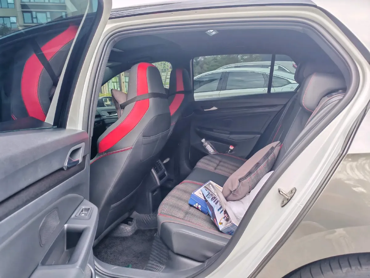 2023 Volkswagen GolfGTI 2.0T 220HP L4 7DCT,autocango,china used car exporter,china ev exporter,chinese used car exporter,chinese used ev exporter