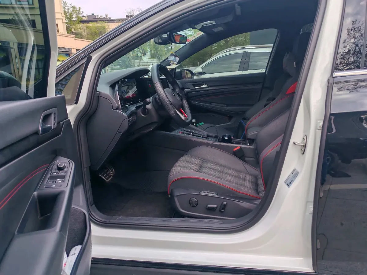 2023 Volkswagen GolfGTI 2.0T 220HP L4 7DCT,autocango,china used car exporter,china ev exporter,chinese used car exporter,chinese used ev exporter