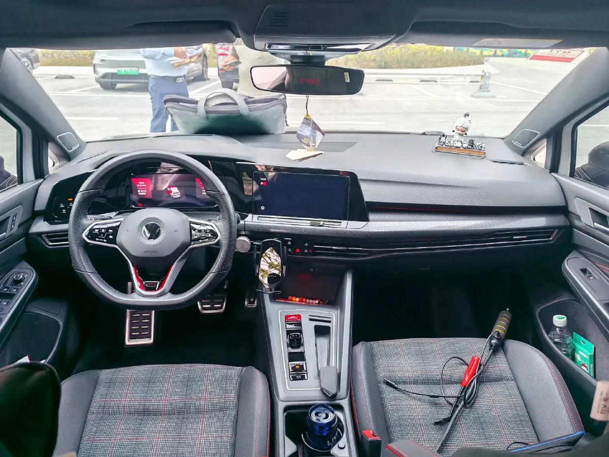 2023 Volkswagen GolfGTI 2.0T 220HP L4 7DCT,autocango,china used car exporter,china ev exporter,chinese used car exporter,chinese used ev exporter