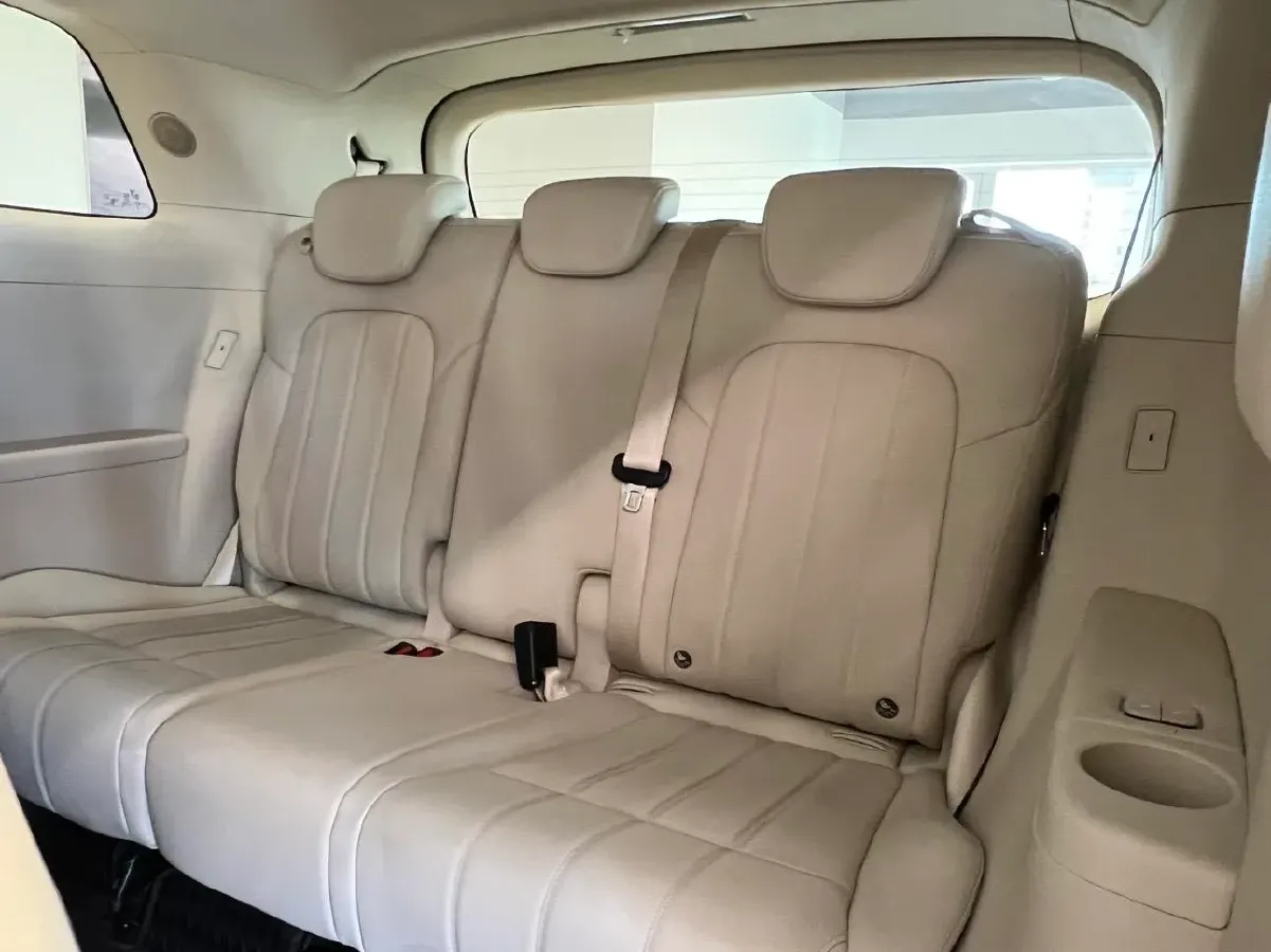 2025 Voyah Dream 1.5T 150HP L4 PHEV 41.7KWH,autocango,china used car exporter,china ev exporter,chinese used car exporter,chinese used ev exporter