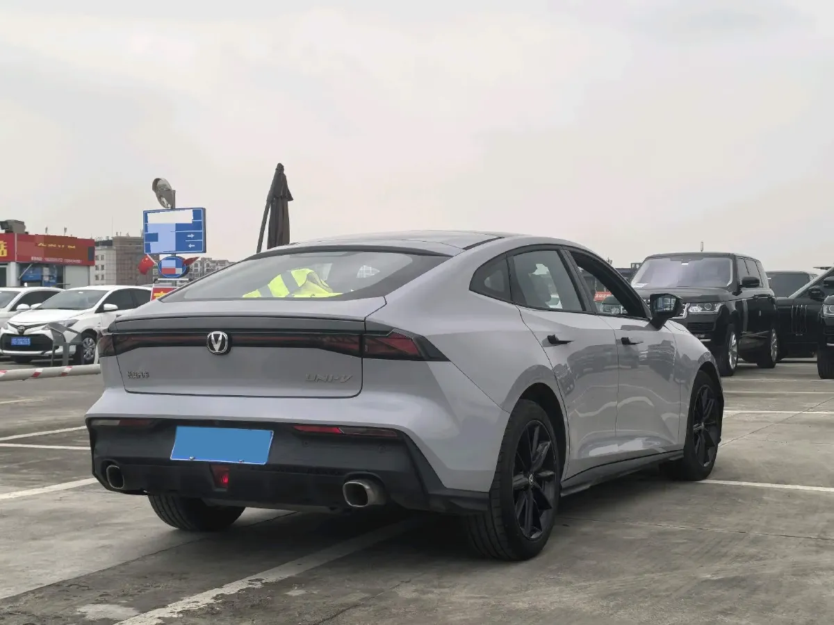 2023 ChangAn UNI-V 1.5T 188HP L4 7DCT,autocango,china used car exporter,china ev exporter,chinese used car exporter,chinese used ev exporter