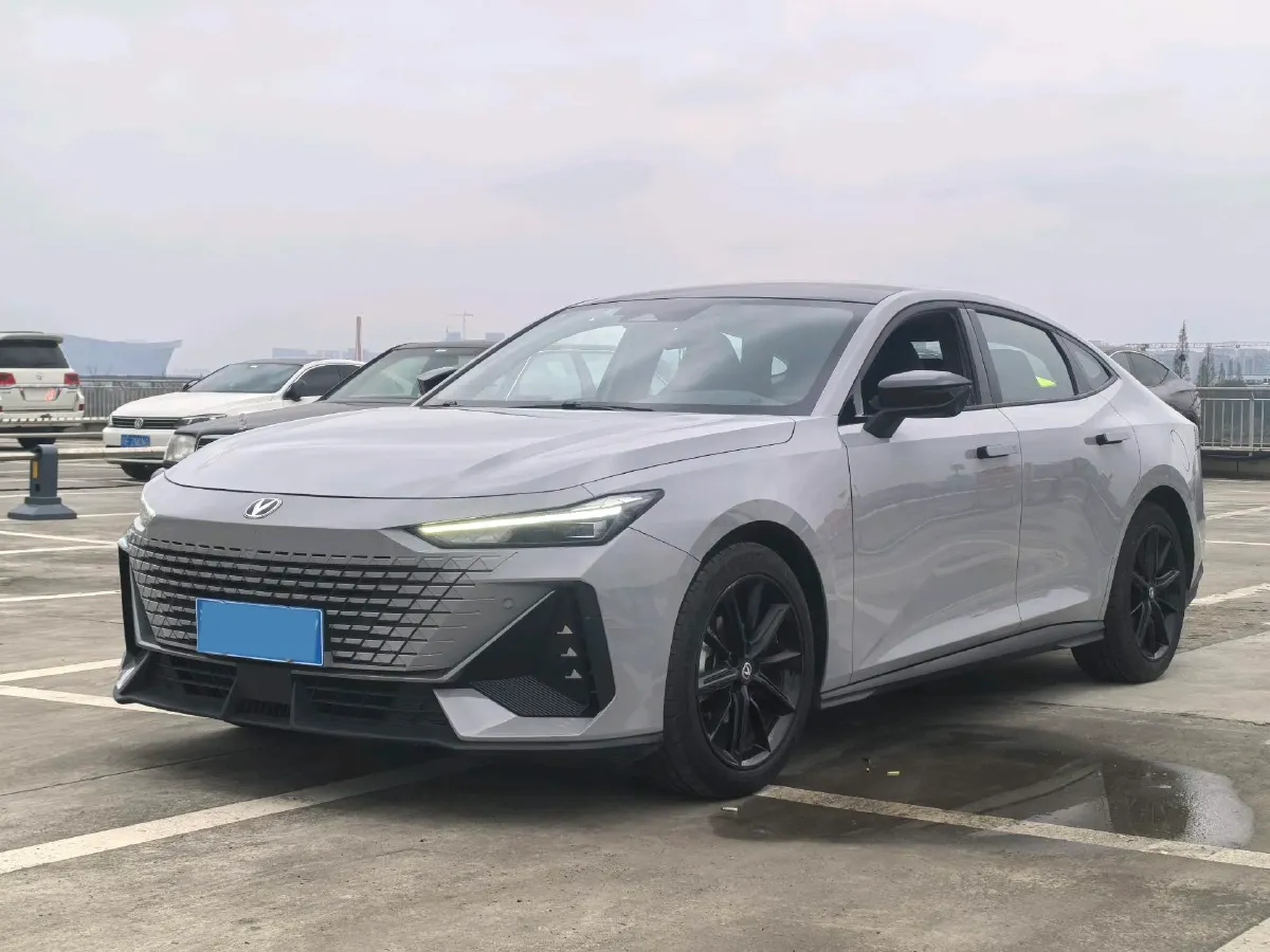 2023 ChangAn UNI-V 1.5T 188HP L4 7DCT,autocango,china used car exporter,china ev exporter,chinese used car exporter,chinese used ev exporter