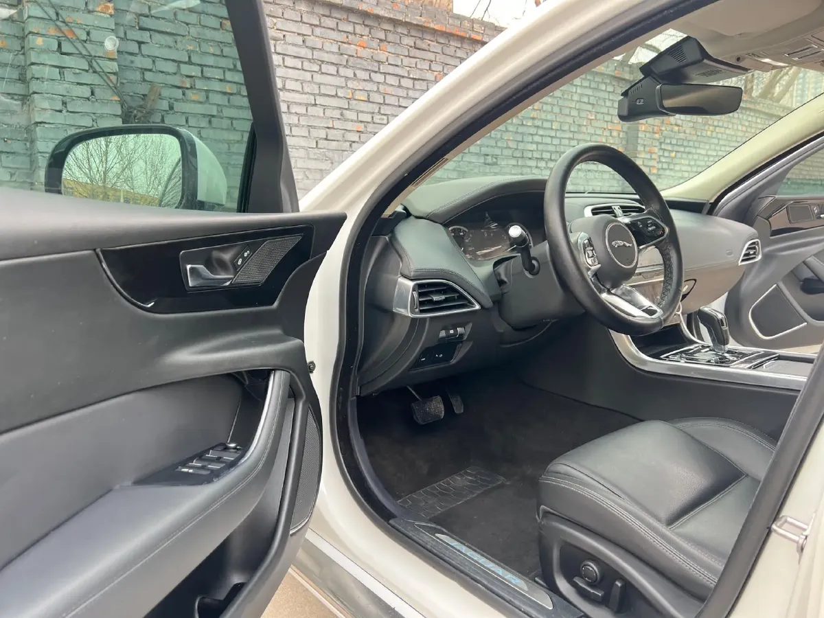 2020 Jaguar XEL 2.0T 200HP L4 8AT,autocango,china used car exporter,china ev exporter,chinese used car exporter,chinese used ev exporter
