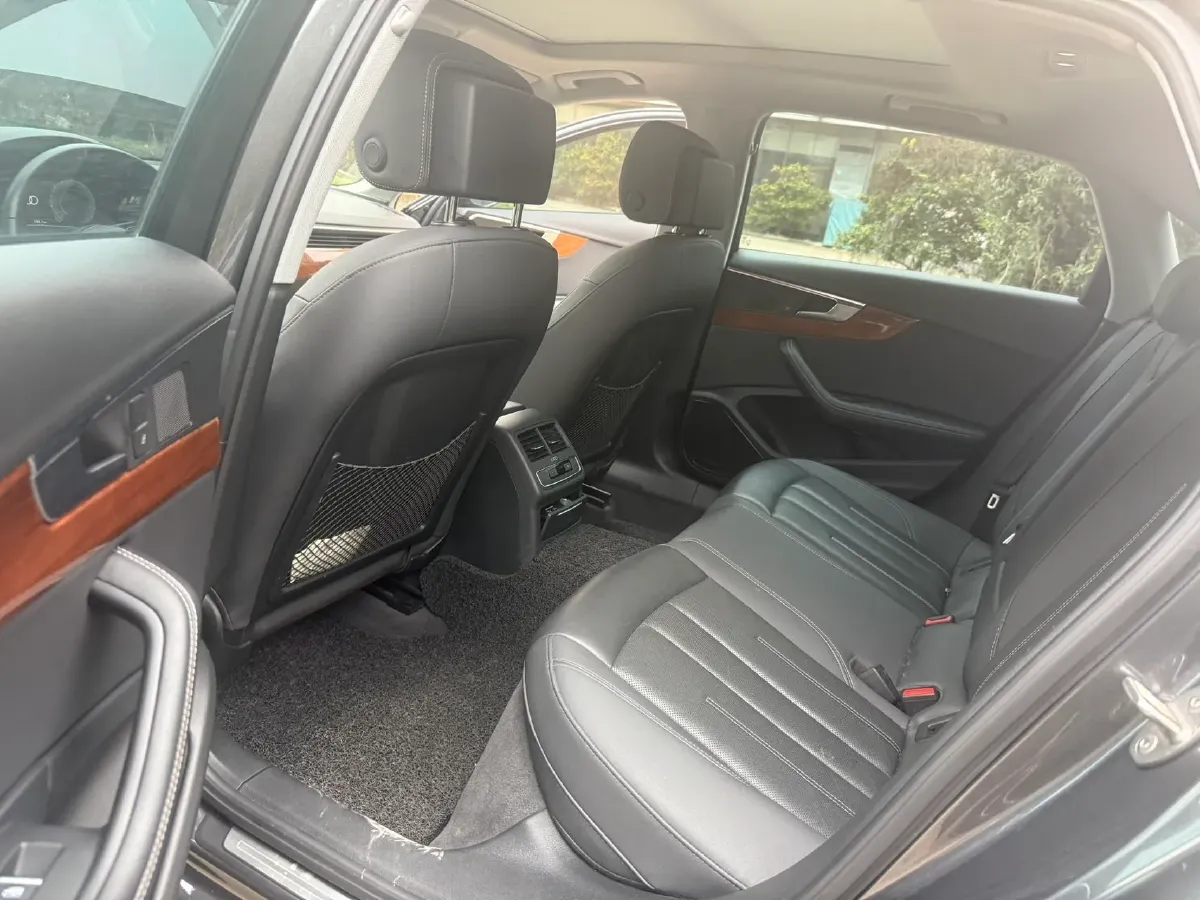 2020 Audi A4L 2.0T 190HP L4 7DCT,autocango,china used car exporter,china ev exporter,chinese used car exporter,chinese used ev exporter