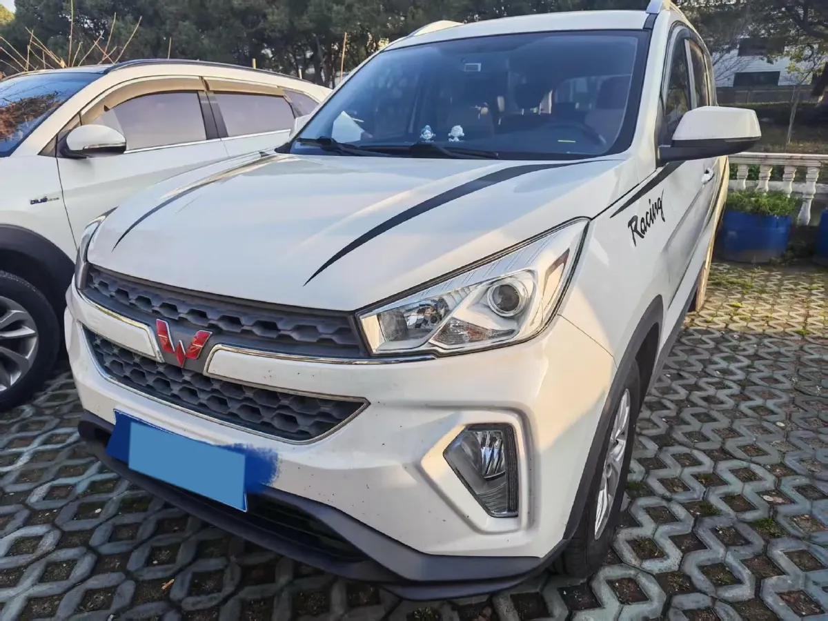 2019 WuLing HongGuang S3 1.5L 99HP L4 6MT,autocango,china used car exporter,china ev exporter,chinese used car exporter,chinese used ev exporter