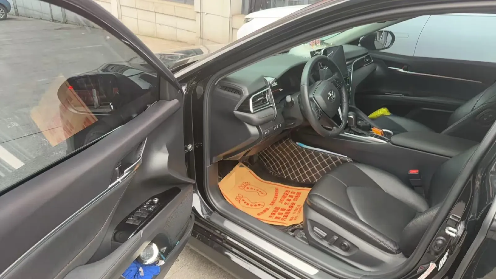 2021 Toyota Camry 2.5L 209HP L4 8AT,autocango,china used car exporter,china ev exporter,chinese used car exporter,chinese used ev exporter