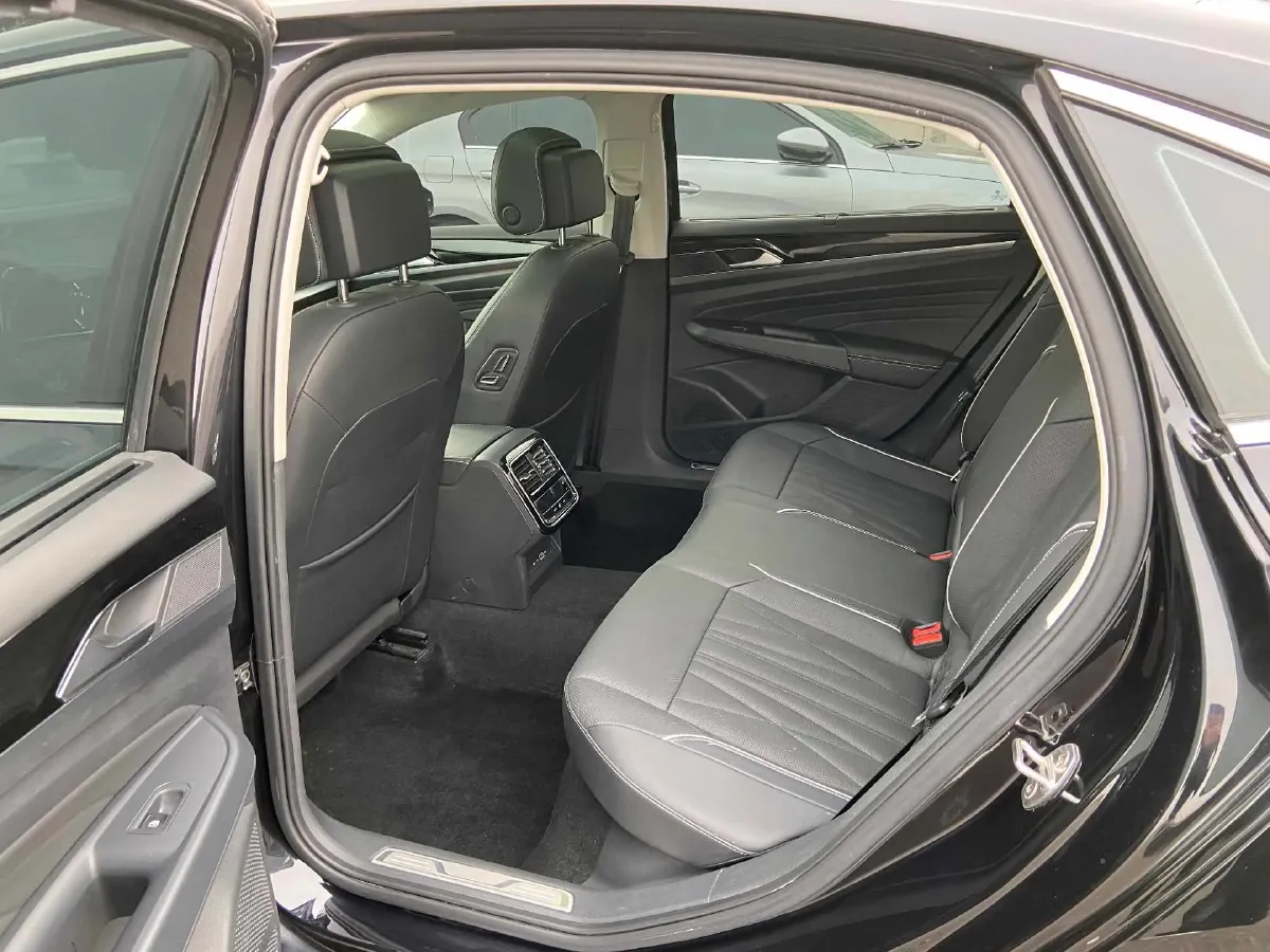 2022 Xpeng P7 BEV 60.2KWH,autocango,china used car exporter,china ev exporter,chinese used car exporter,chinese used ev exporter