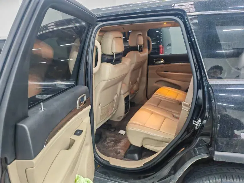 2017 Jeep Grand Cherokee 3.6L 286HP V6 8AT,autocango,china used car exporter,china ev exporter,chinese used car exporter,chinese used ev exporter