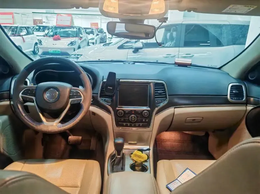 2017 Jeep Grand Cherokee 3.6L 286HP V6 8AT,autocango,china used car exporter,china ev exporter,chinese used car exporter,chinese used ev exporter