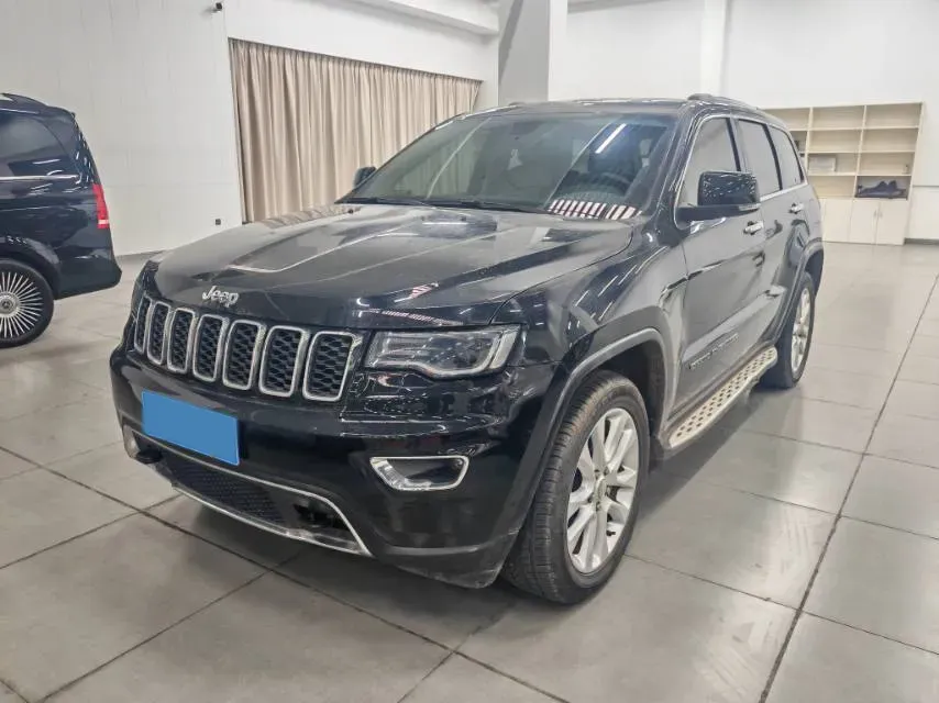 2017 Jeep Grand Cherokee 3.6L 286HP V6 8AT,autocango,china used car exporter,china ev exporter,chinese used car exporter,chinese used ev exporter