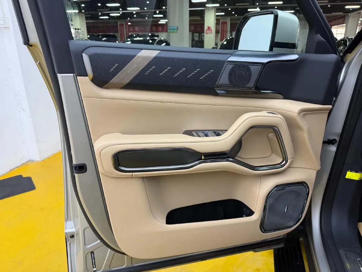 2025 FangChengBao Bao 8 2.0T 245HP L4 E-CVT PHEV 36.8KWH,autocango,china used car exporter,china ev exporter,chinese used car exporter,chinese used ev exporter