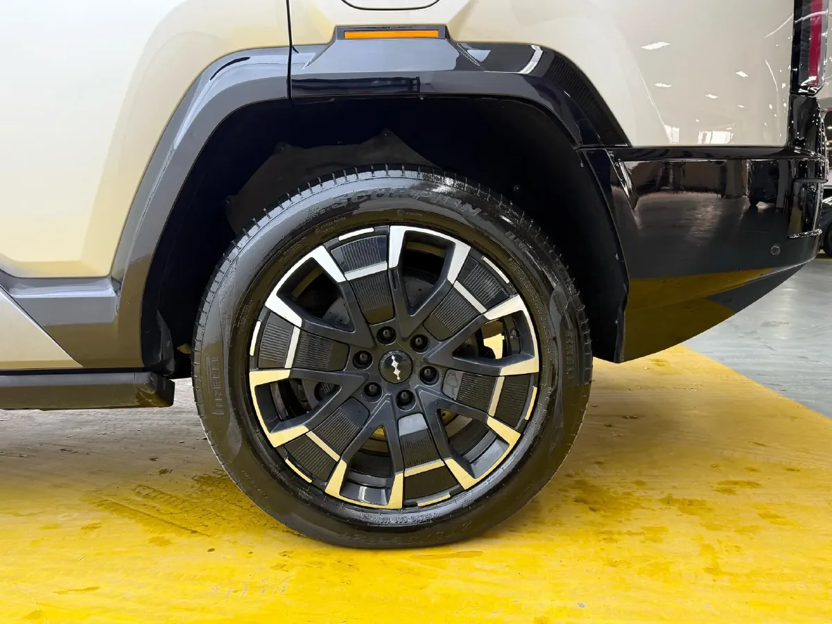 2025 FangChengBao Bao 8 2.0T 245HP L4 E-CVT PHEV 36.8KWH,autocango,china used car exporter,china ev exporter,chinese used car exporter,chinese used ev exporter