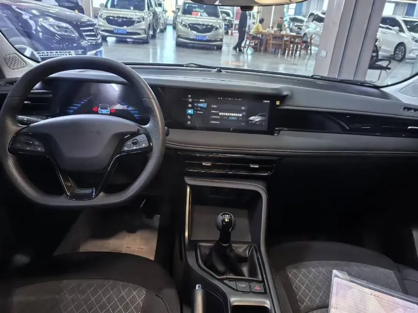 2023 Roewe i5 1.5L 129HP L4 5MT,autocango,china used car exporter,china ev exporter,chinese used car exporter,chinese used ev exporter