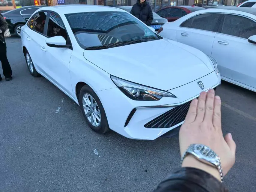 2023 Roewe i5 1.5L 129HP L4 5MT,autocango,china used car exporter,china ev exporter,chinese used car exporter,chinese used ev exporter