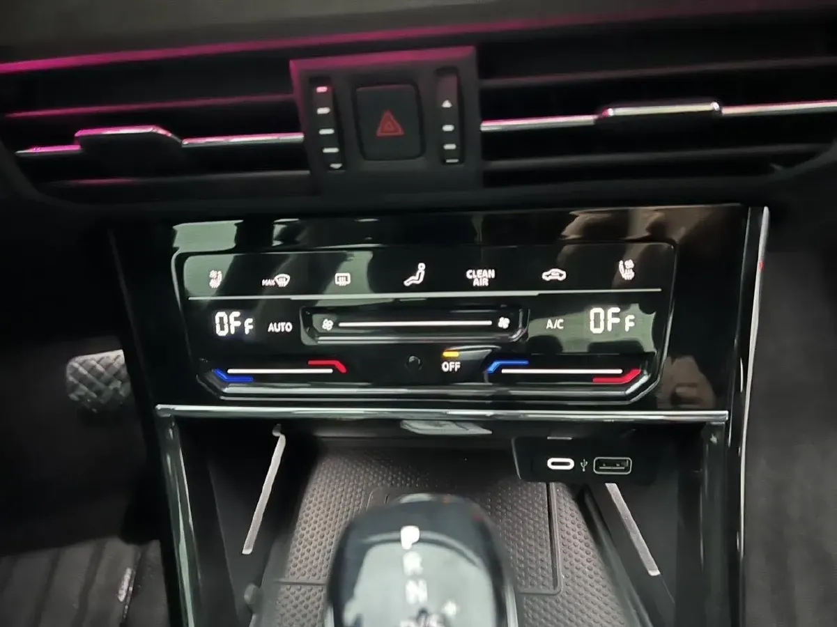 2021 Volkswagen Passat 2.0T 186HP L4 7DCT,autocango,china used car exporter,china ev exporter,chinese used car exporter,chinese used ev exporter