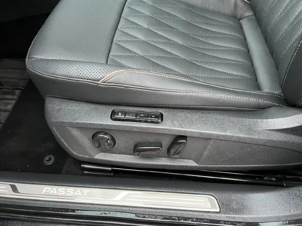 2021 Volkswagen Passat 2.0T 186HP L4 7DCT,autocango,china used car exporter,china ev exporter,chinese used car exporter,chinese used ev exporter