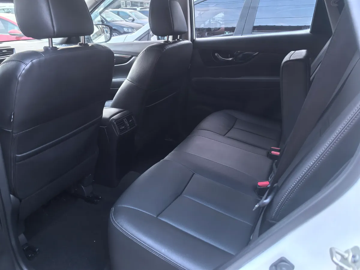 2021 Nissan X-Trail 2.5L 181HP L4 CVT,autocango,china used car exporter,china ev exporter,chinese used car exporter,chinese used ev exporter