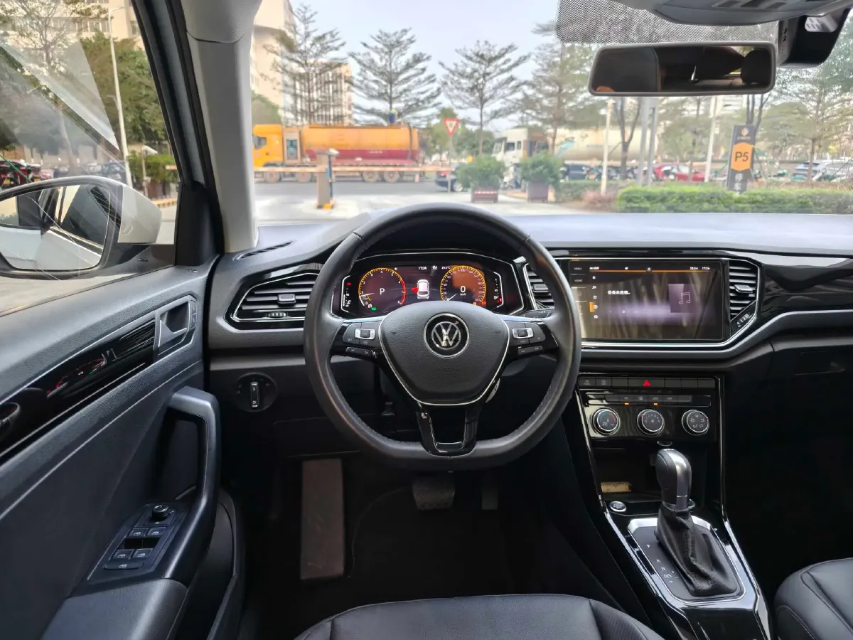 2021 Volkswagen T-Roc 1.4T 150HP L4 7DCT,autocango,china used car exporter,china ev exporter,chinese used car exporter,chinese used ev exporter