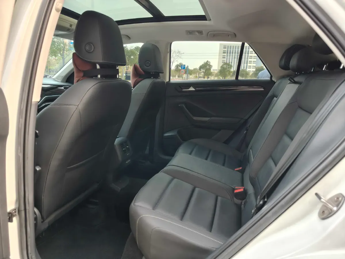 2021 Volkswagen T-Roc 1.4T 150HP L4 7DCT,autocango,china used car exporter,china ev exporter,chinese used car exporter,chinese used ev exporter