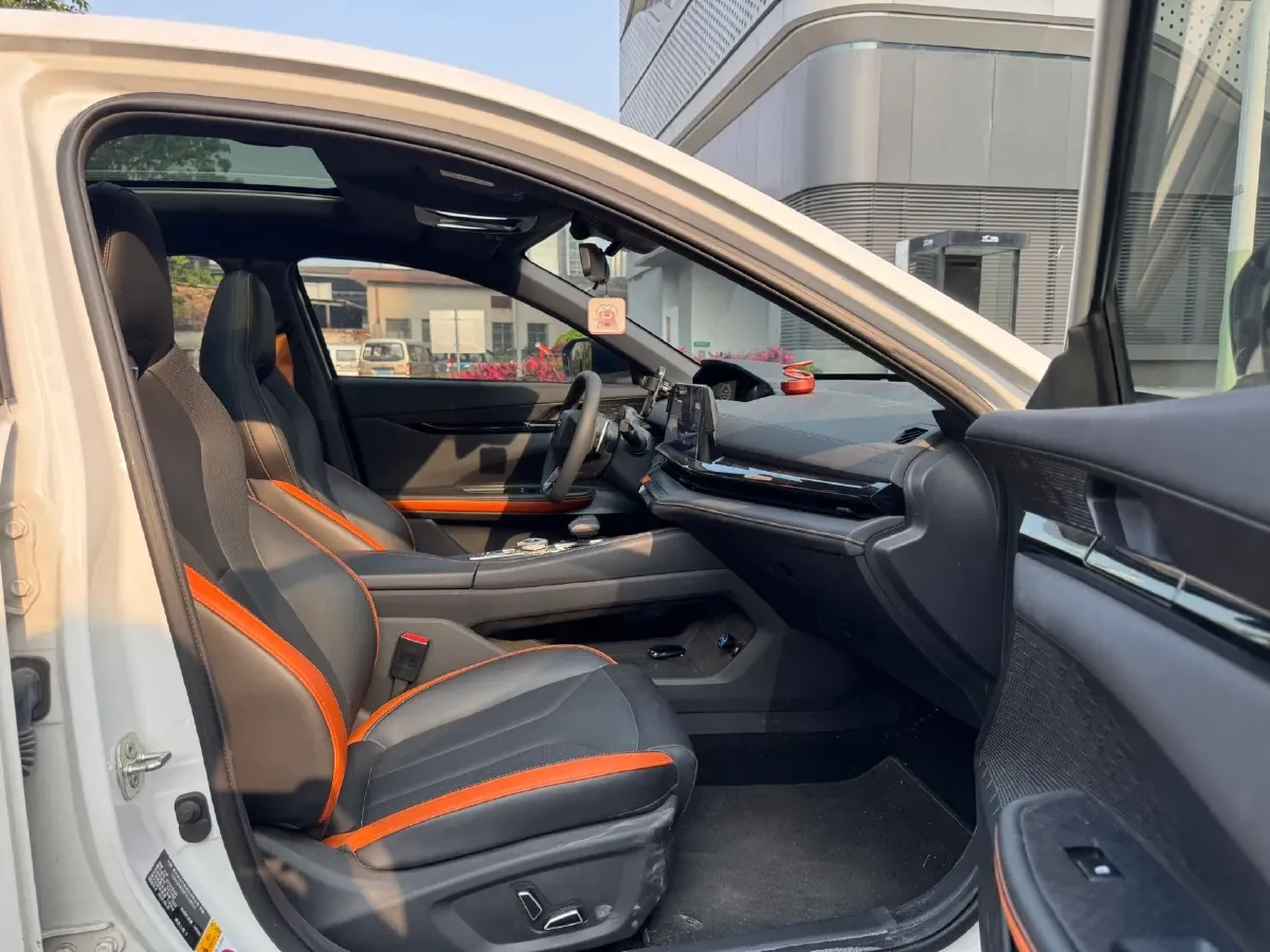 2023 ChangAn UNI-V 1.5T 188HP L4 7DCT,autocango,china used car exporter,china ev exporter,chinese used car exporter,chinese used ev exporter