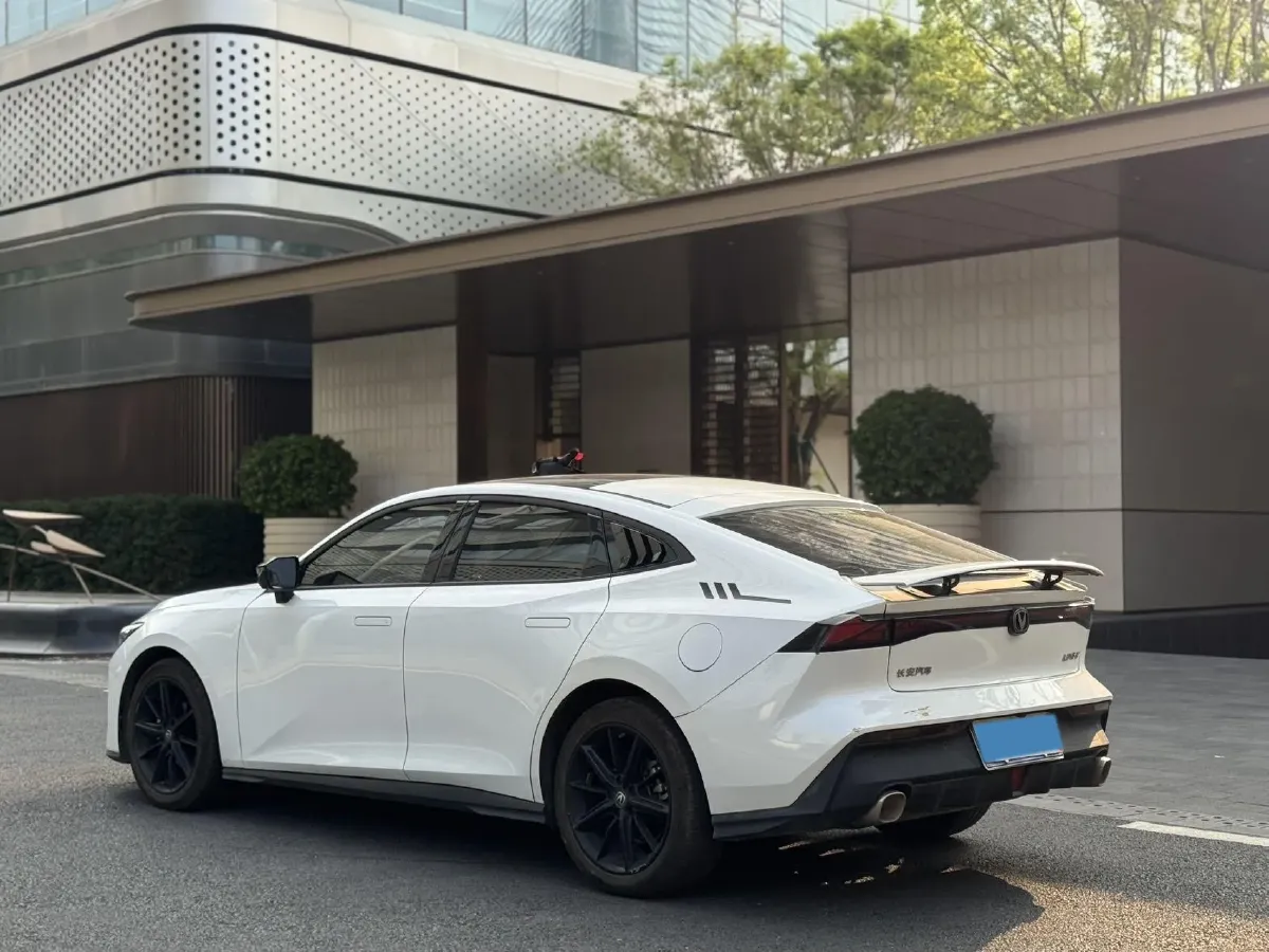 2023 ChangAn UNI-V 1.5T 188HP L4 7DCT,autocango,china used car exporter,china ev exporter,chinese used car exporter,chinese used ev exporter